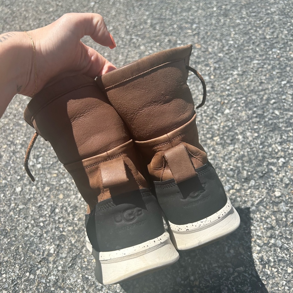 UGG Black and Tan Men's Roskoe Boots - Picture 4 of 10